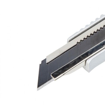 Nóż z ostrzem 18 mm pro-sharp, metalowy, WOLFCRAFT 4306000