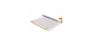 FS.GILOTYNA 12" x 12" Z OBROTOWYM OSTRZEM I LINIJKĄ FISKARS FS1016264